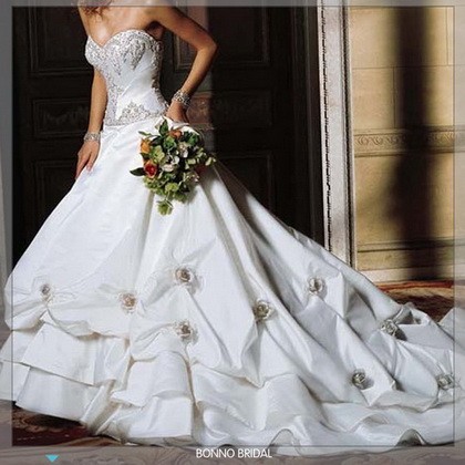 Using wedding dress patterns to make a casual wedding dress will save money 